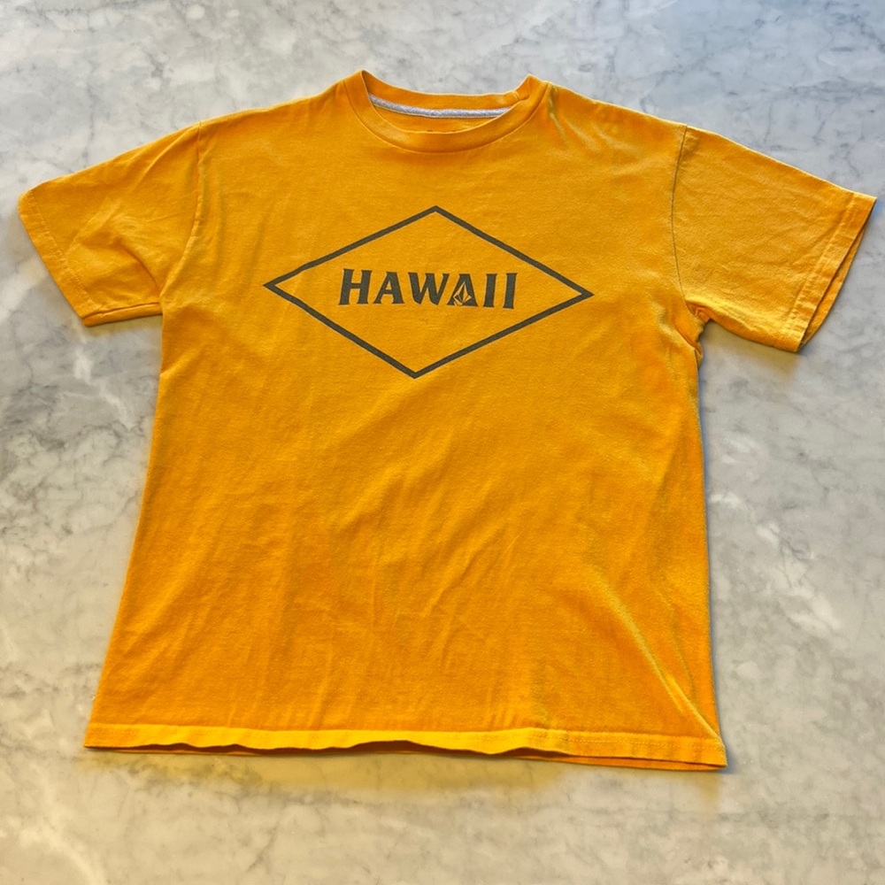Volcom Stone HAWAII Tshirt. Boys Large. Yellow